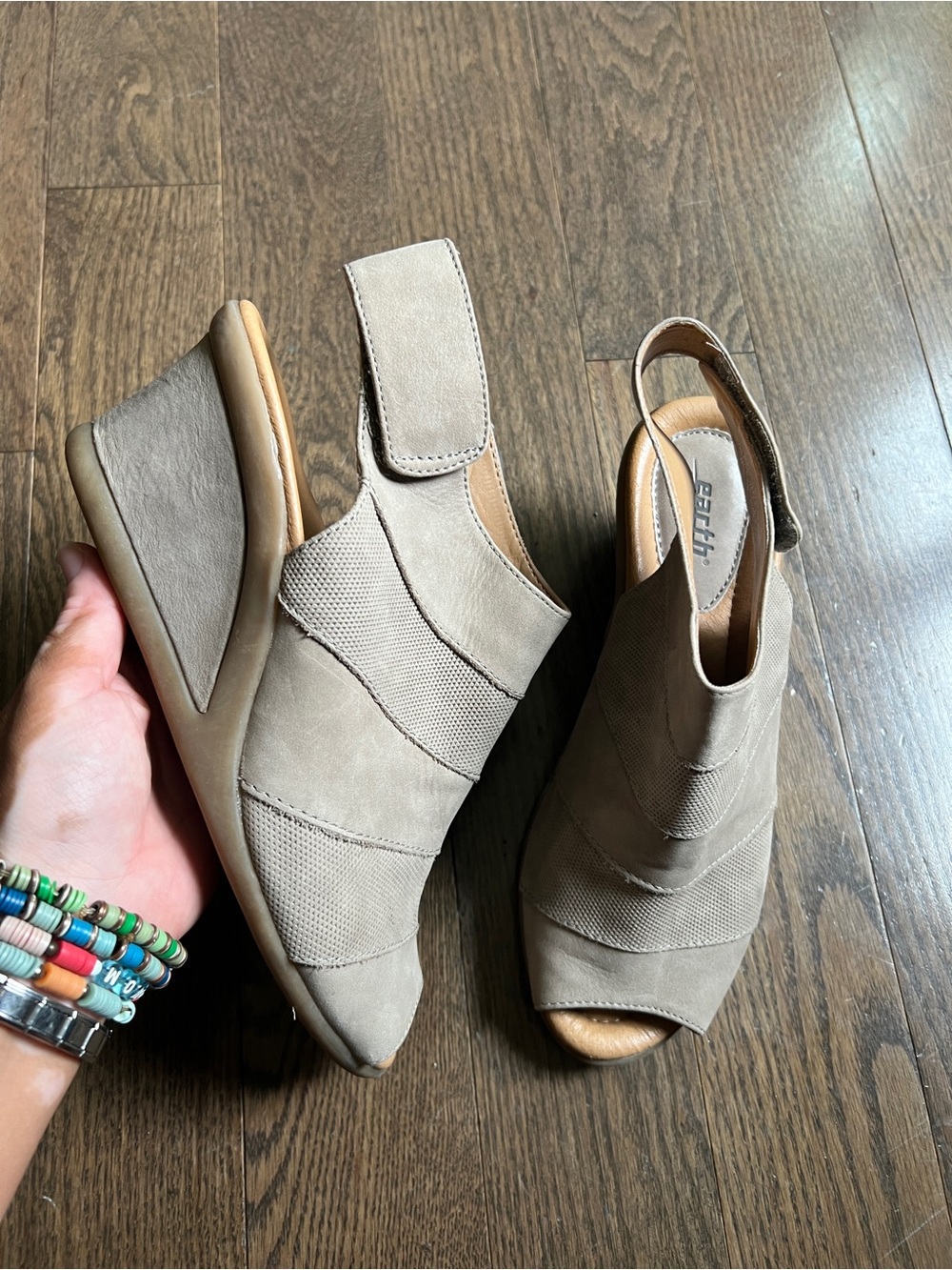 Earth Vintage Coriander Womens Gray Leather Strap Wedges Heels Shoes Size 8